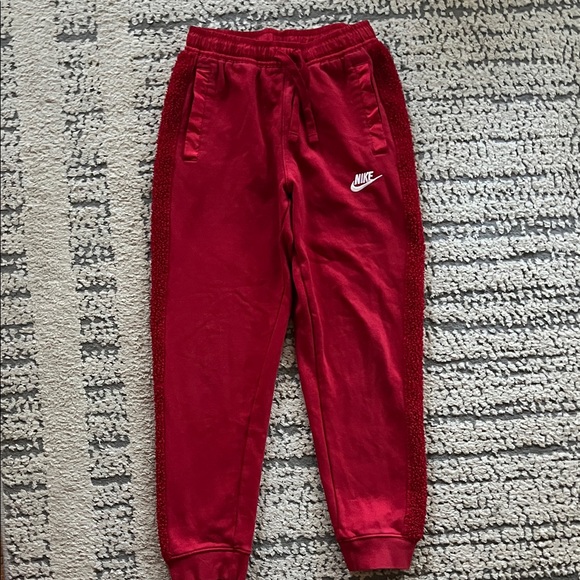 Nike Sportswear Club Fleece Kids Red Set - Picture 12 of 14
